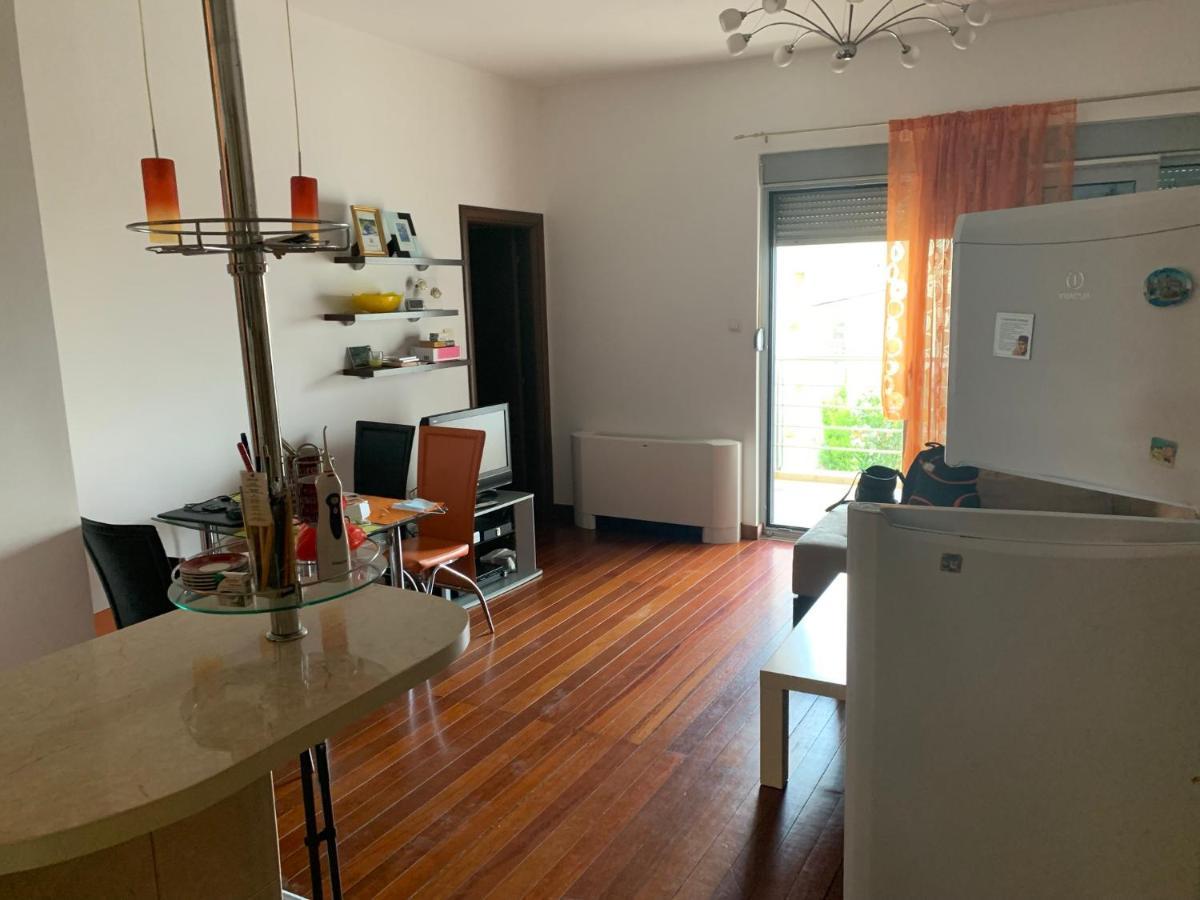 Apartment With Swimmingpool, Seaview And Large Terrace, 1St Floor, Min 2 Persons Dobrota Exterior photo