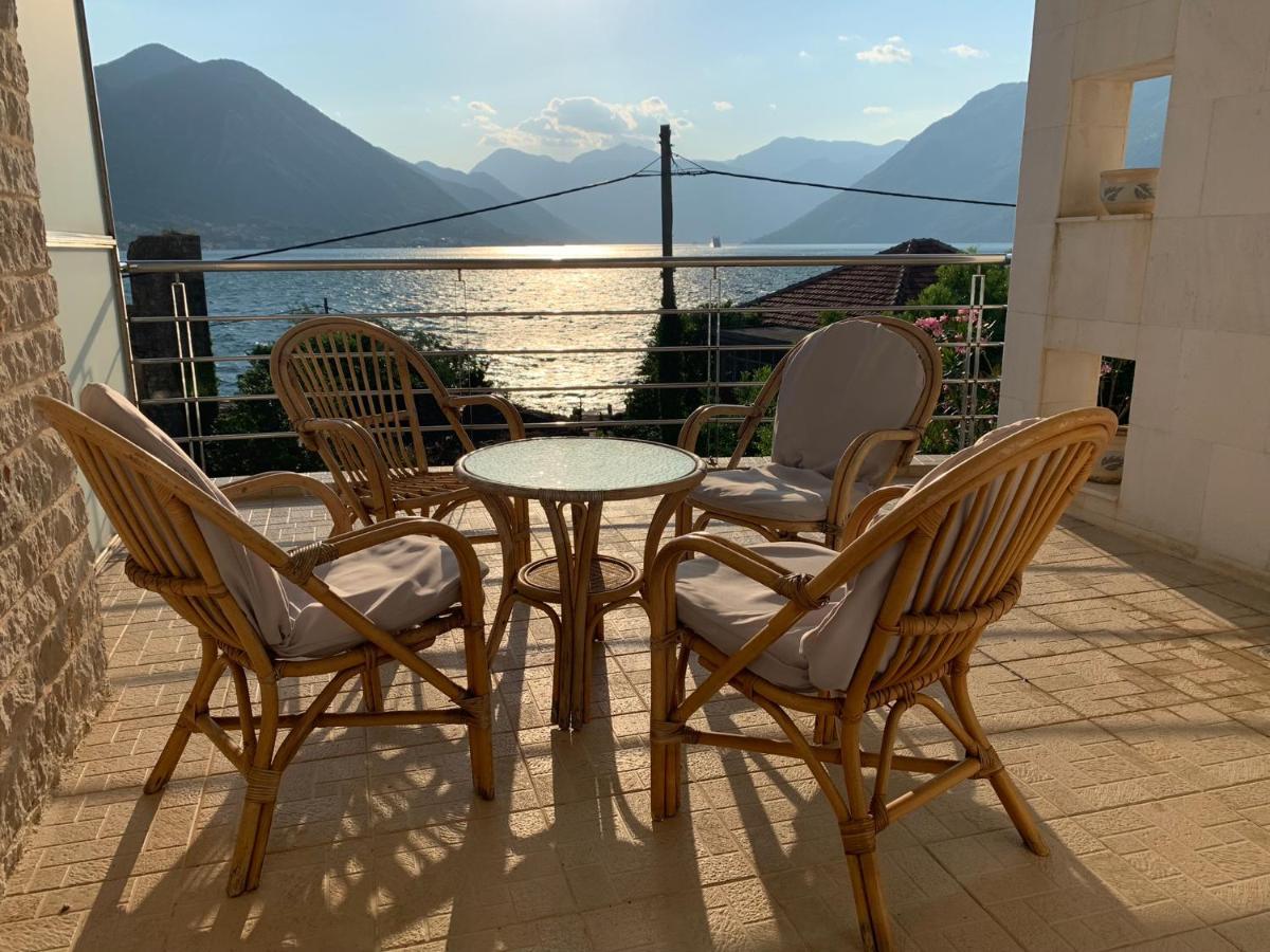 Apartment With Swimmingpool, Seaview And Large Terrace, 1St Floor, Min 2 Persons Dobrota Exterior photo