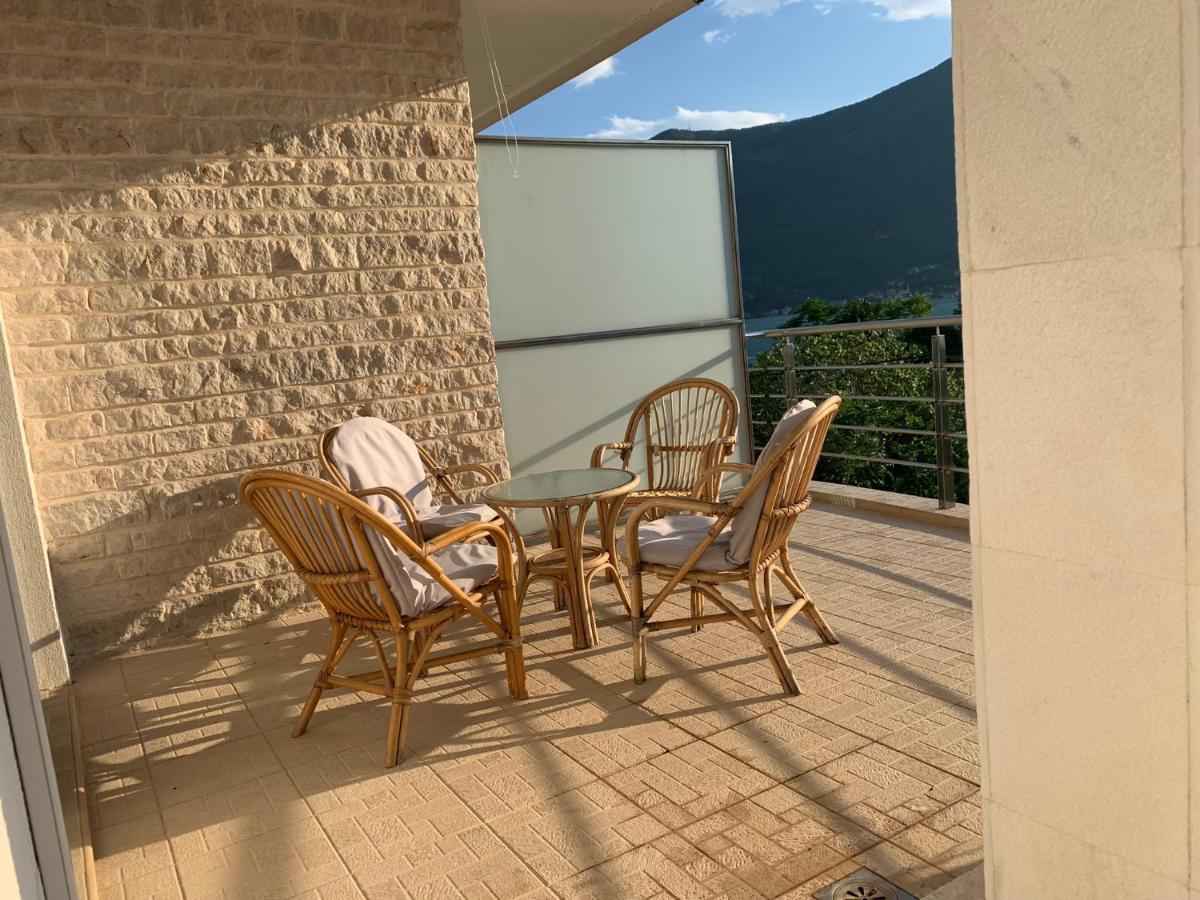 Apartment With Swimmingpool, Seaview And Large Terrace, 1St Floor, Min 2 Persons Dobrota Exterior photo
