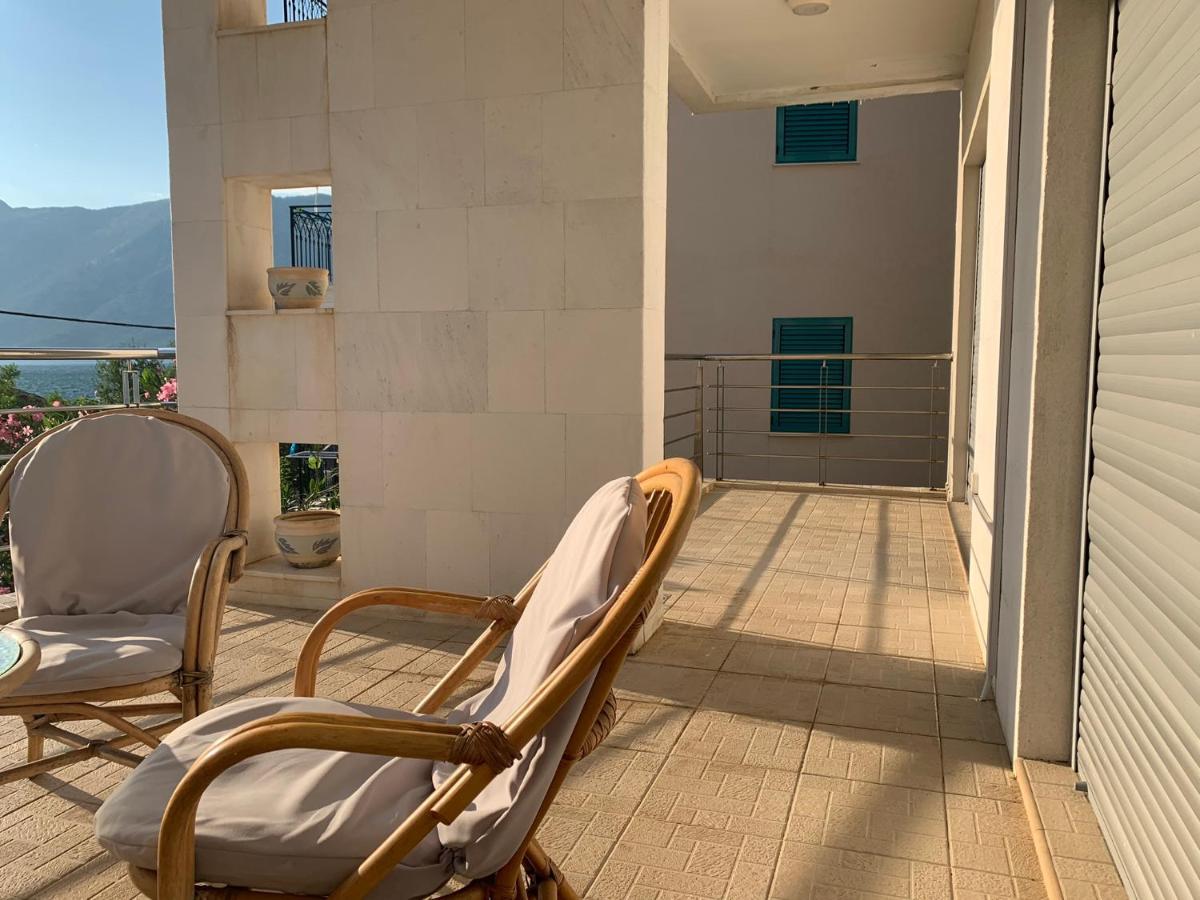 Apartment With Swimmingpool, Seaview And Large Terrace, 1St Floor, Min 2 Persons Dobrota Exterior photo